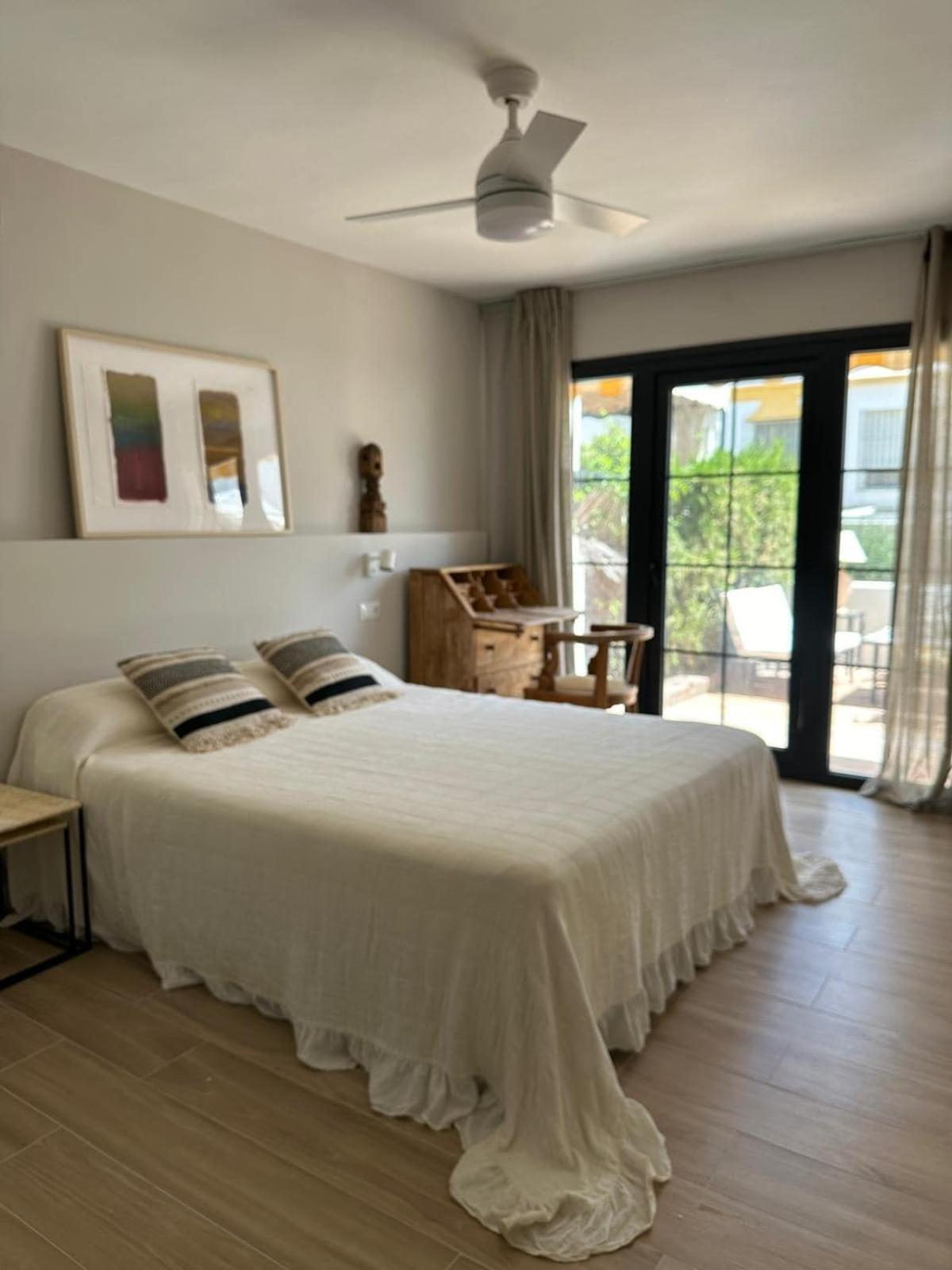 A Bright Townhouse In The Marbellamar Residential Development Apartamento *