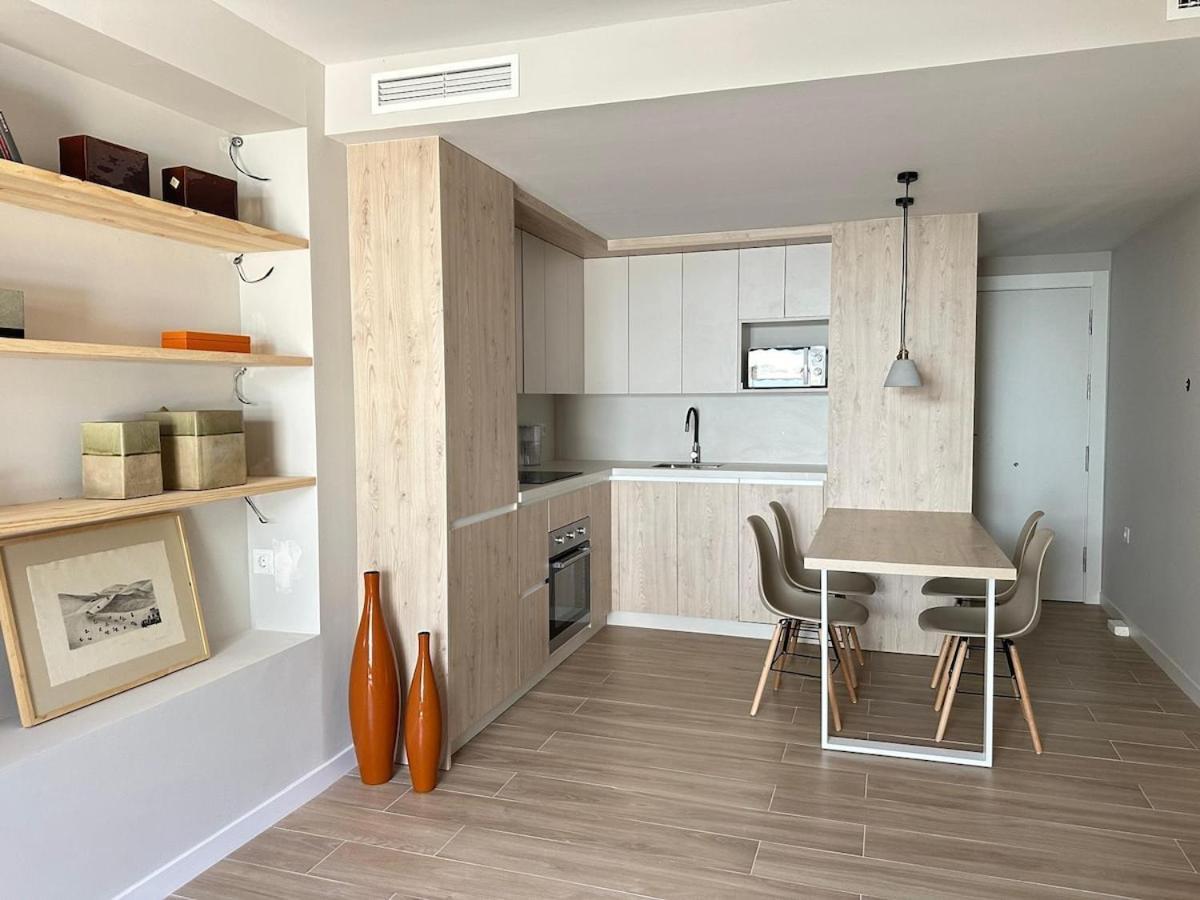 A Bright Townhouse In The Marbellamar Residential Development Apartamento Marbella