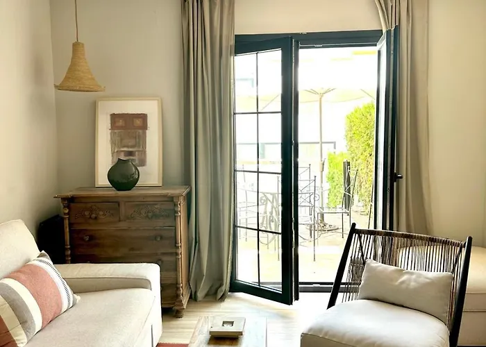 A Bright Townhouse In The Marbellamar Residential Development