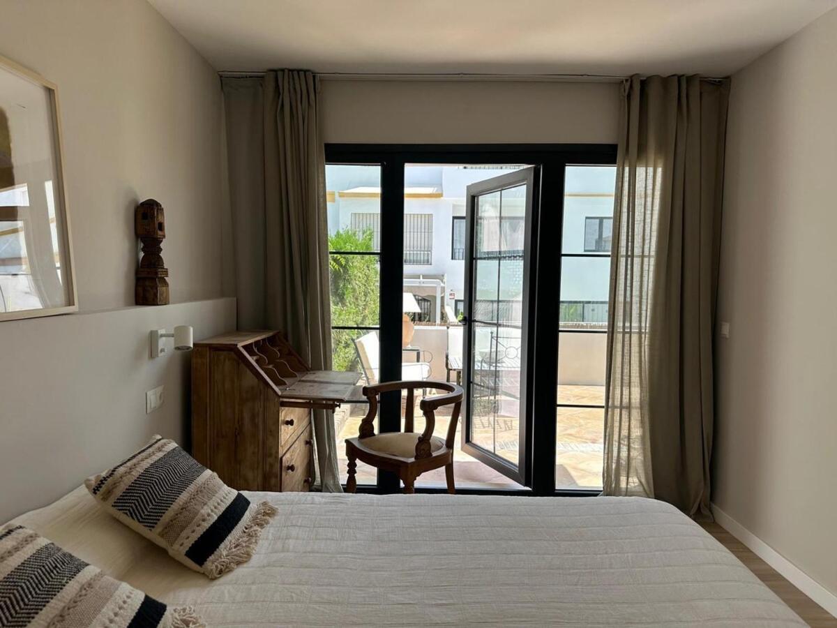 A Bright Townhouse In The Marbellamar Residential Development * Marbella