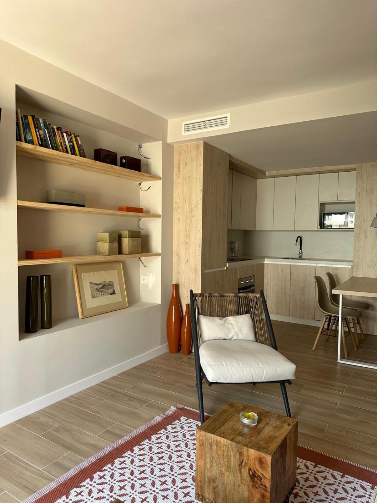A Bright Townhouse In The Marbellamar Residential Development *