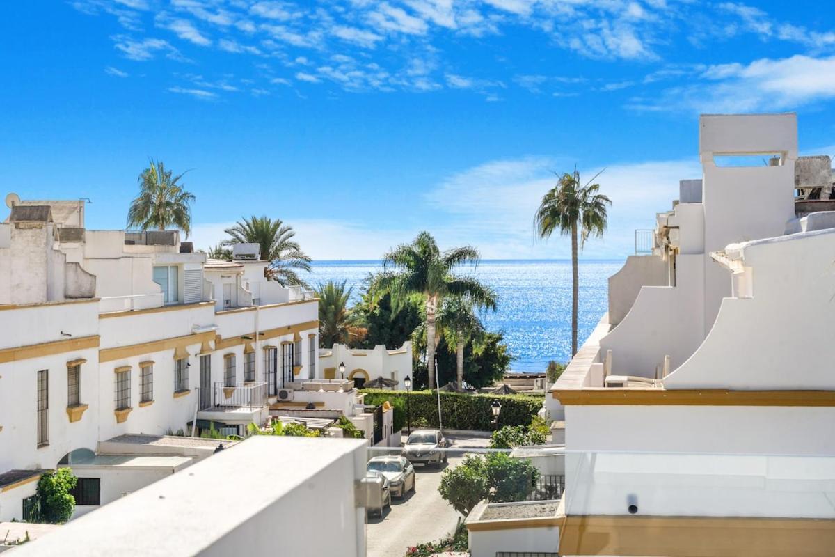 Apartamento A Bright Townhouse In The Marbellamar Residential Development *