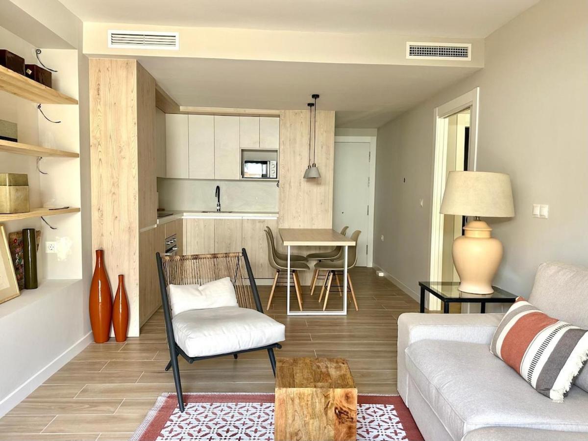A Bright Townhouse In The Marbellamar Residential Development Apartamento Marbella