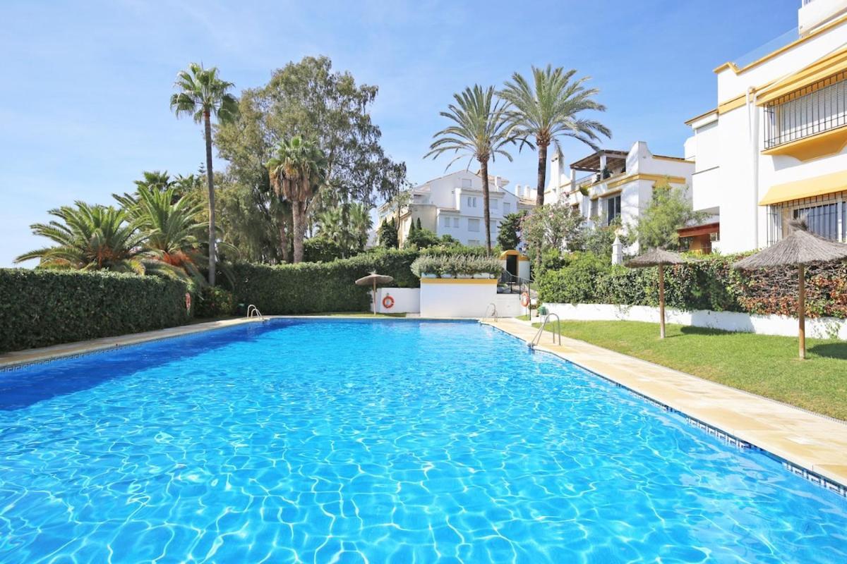A Bright Townhouse In The Marbellamar Residential Development *