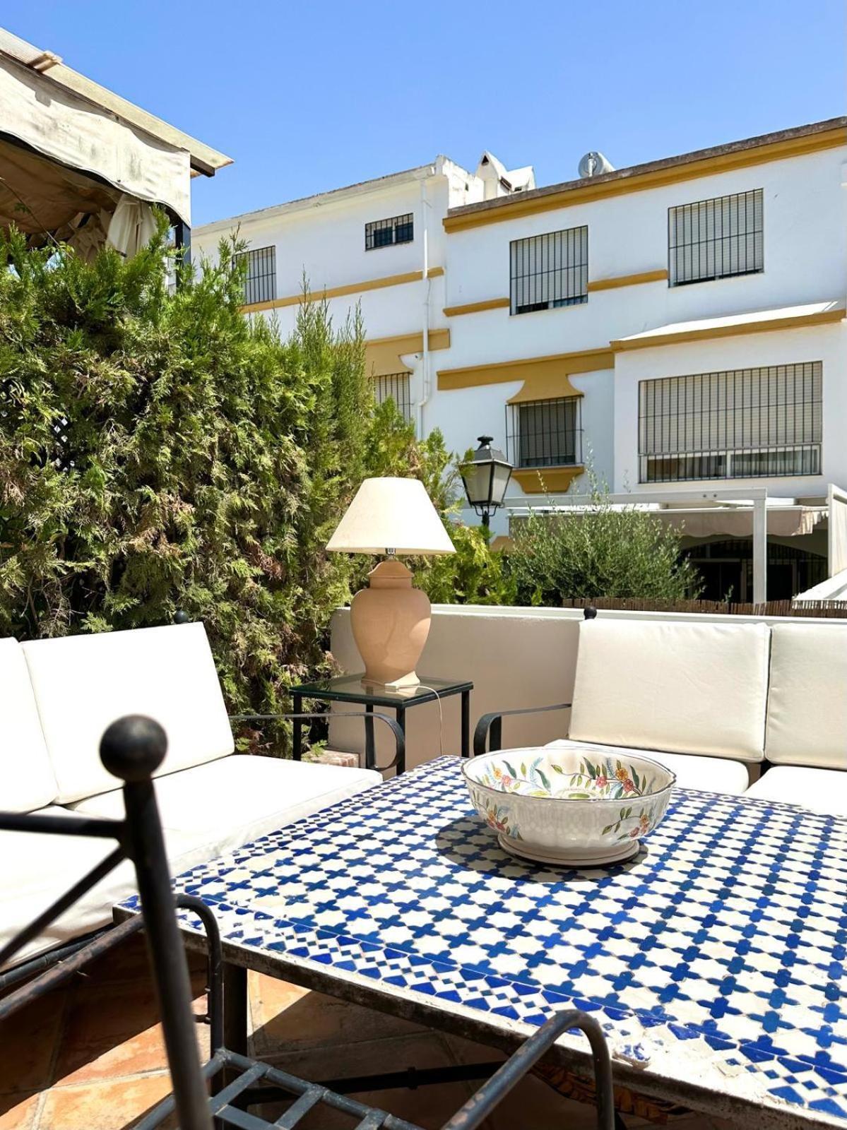 Apartamento A Bright Townhouse In The Marbellamar Residential Development Marbella