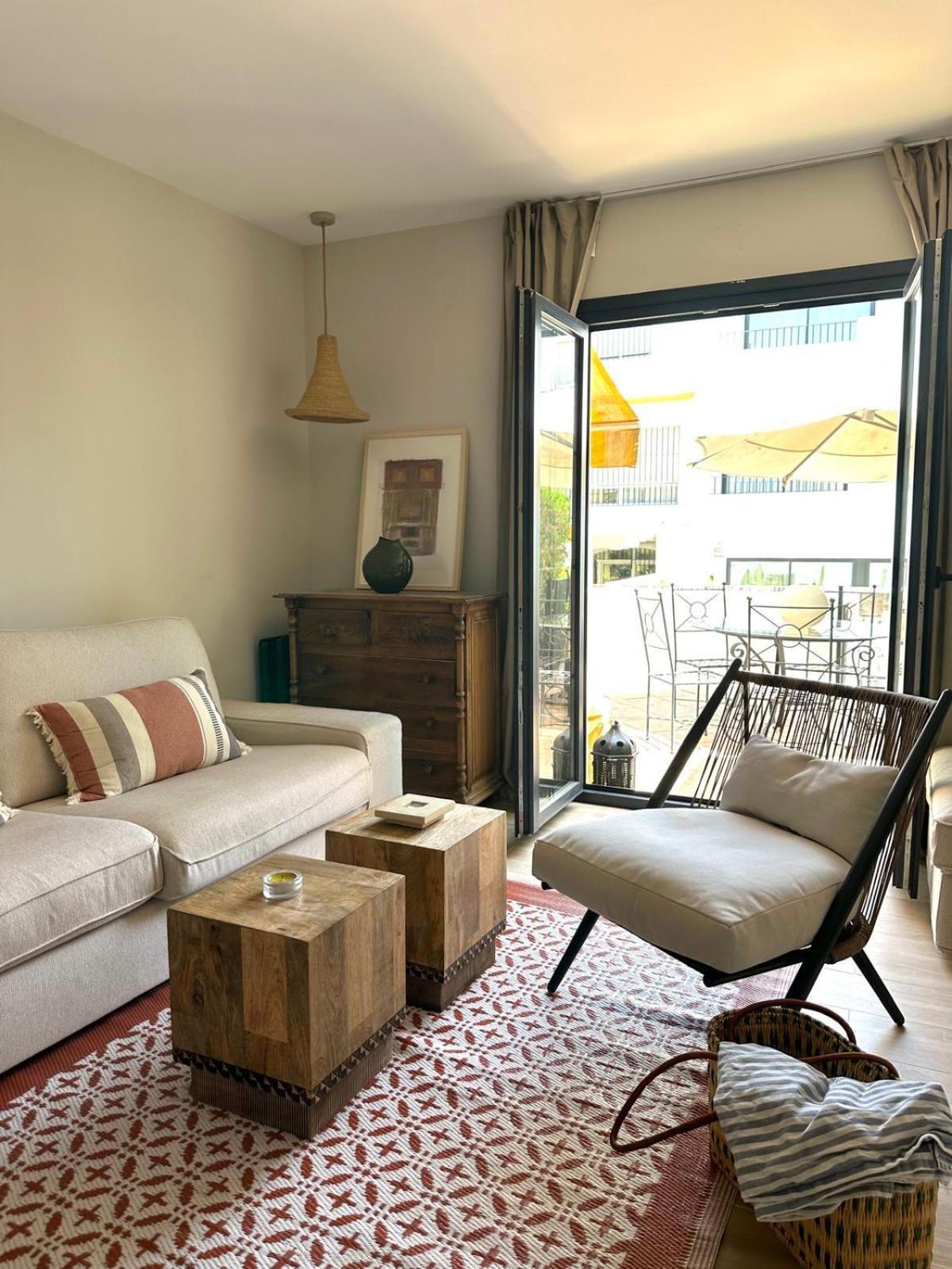 A Bright Townhouse In The Marbellamar Residential Development
