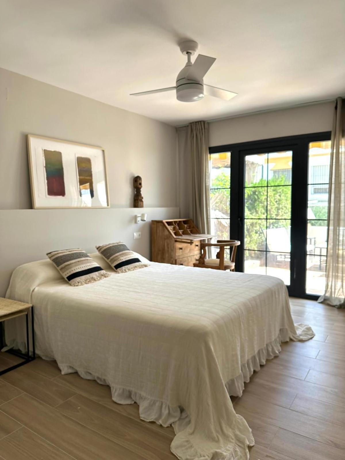 A Bright Townhouse In The Marbellamar Residential Development *