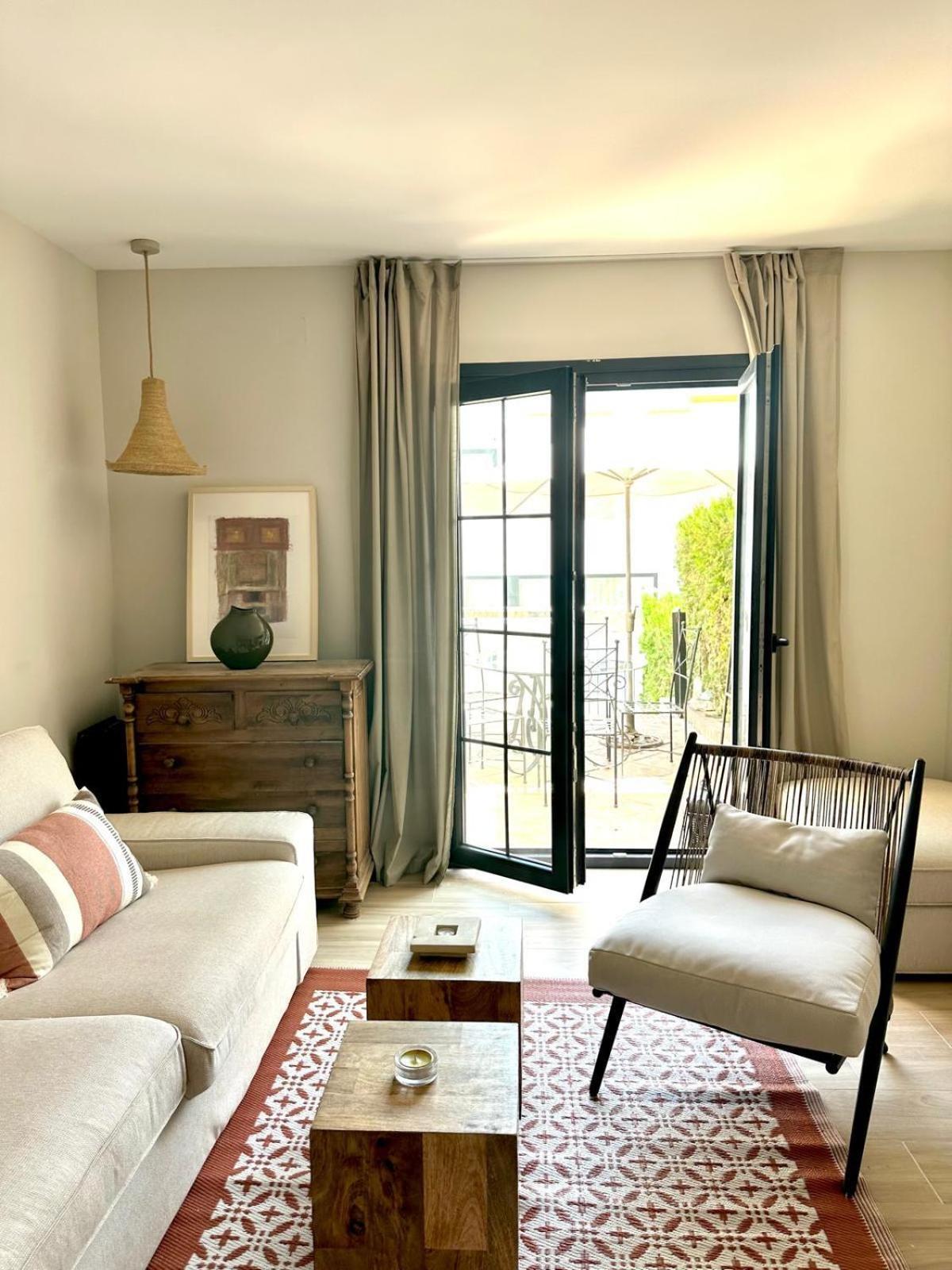 A Bright Townhouse In The Marbellamar Residential Development *
